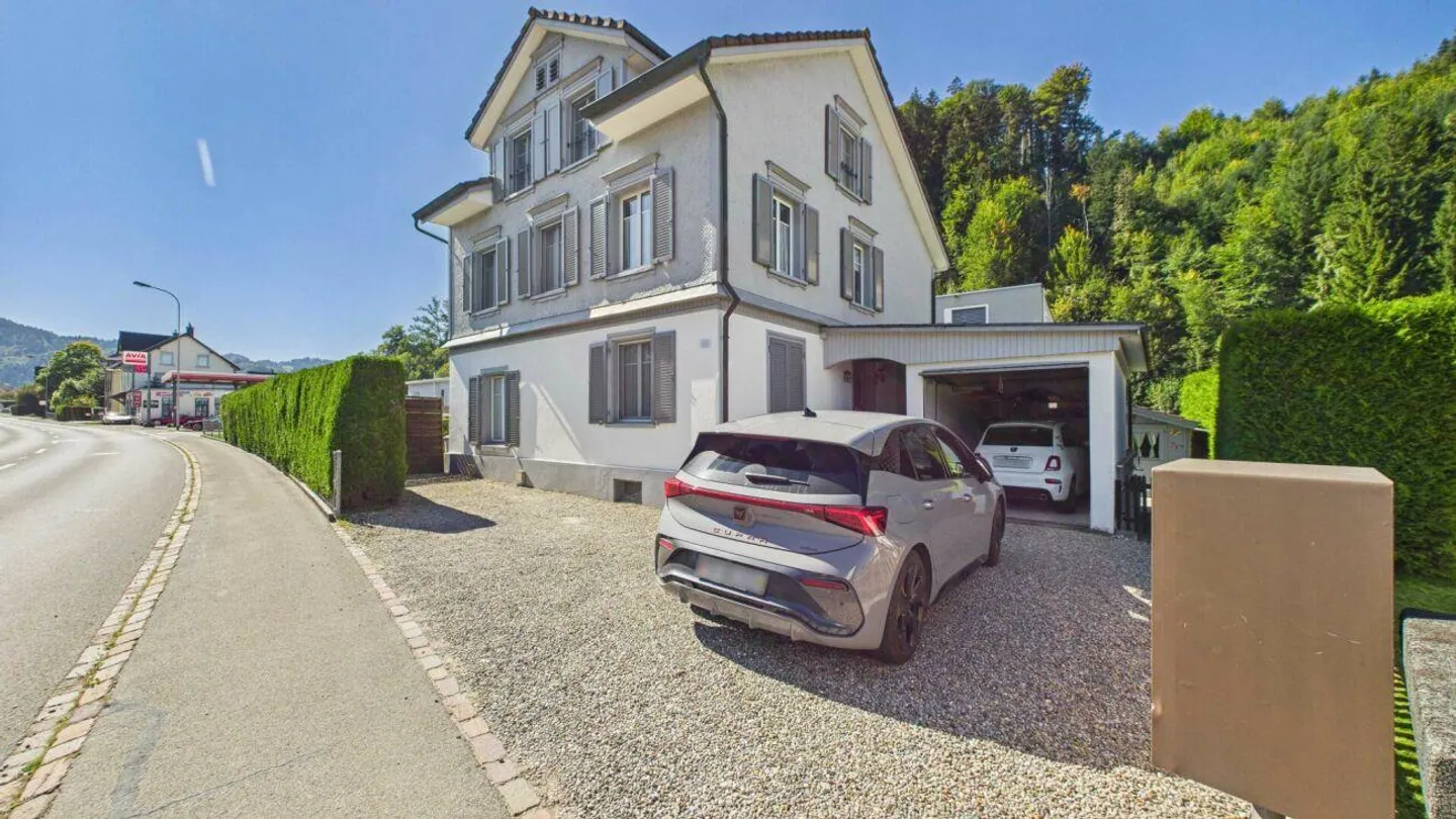 Casa indipendente con spazio verde attraente - Foto 1 di 10