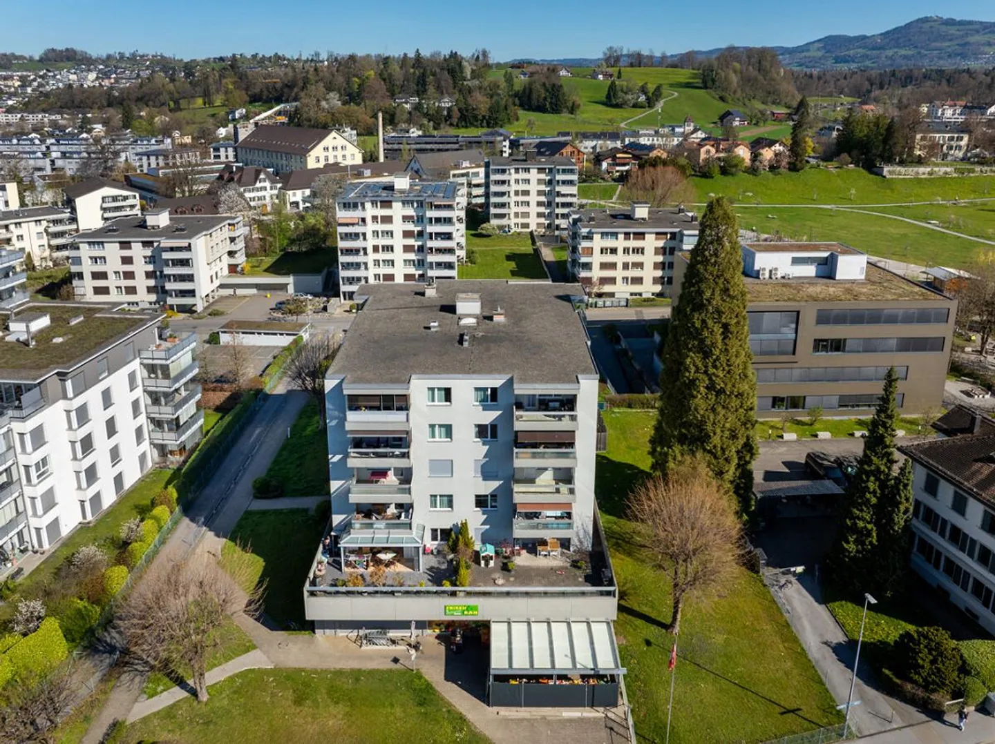 4.5-Zimmer-Wohnung in Jona mit Potenzial zur Weiterentwicklung - Photo 1 of 5