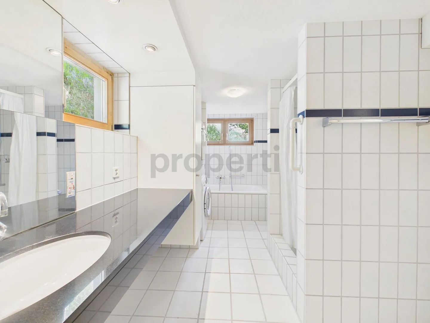 Grosszügiges 9 Zimmer-Haus mit vielseitigem Gestaltungsspielraum in... - Photo 9 of 19