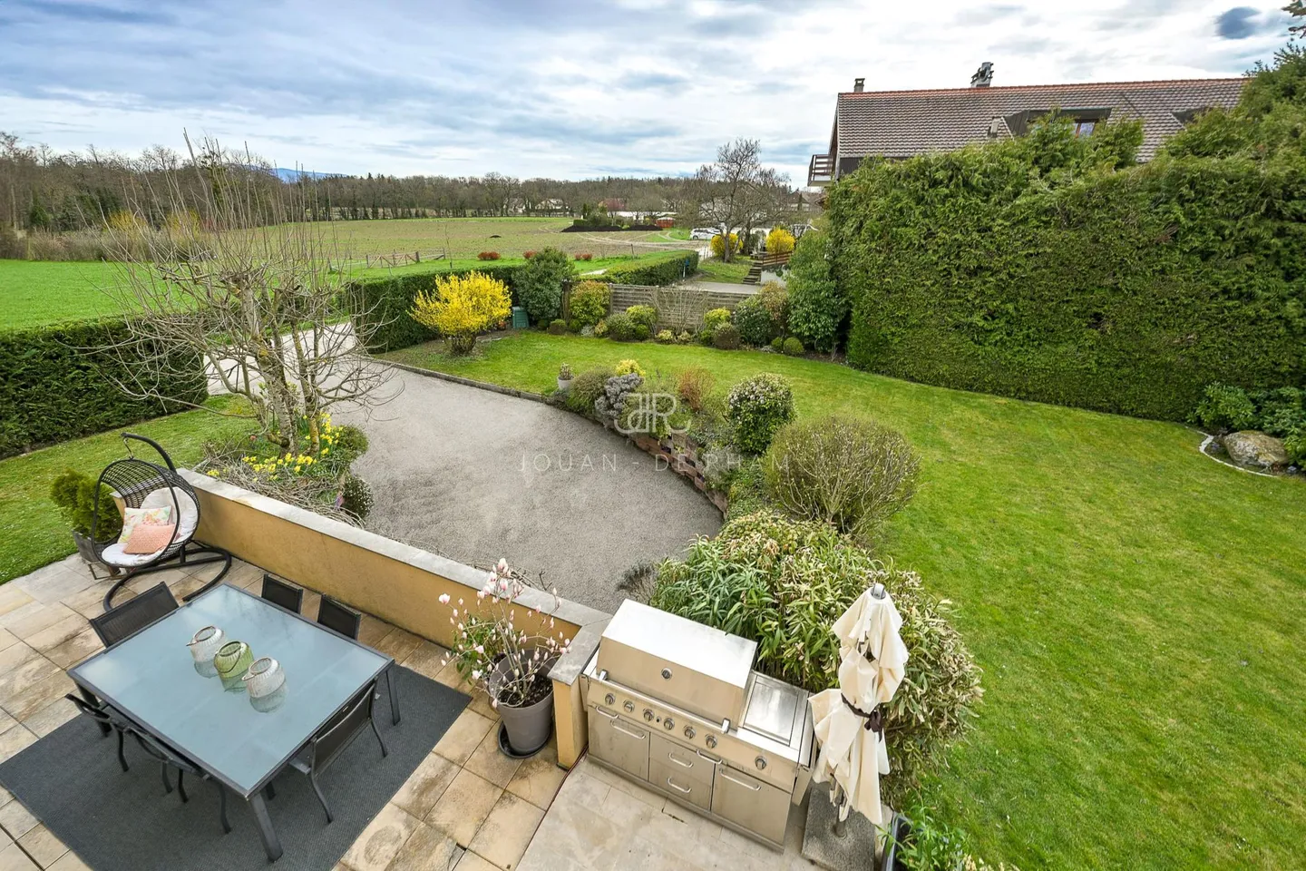 Villa bifamiliare in zona tranquilla a Terre Sainte - Foto 2 di 15