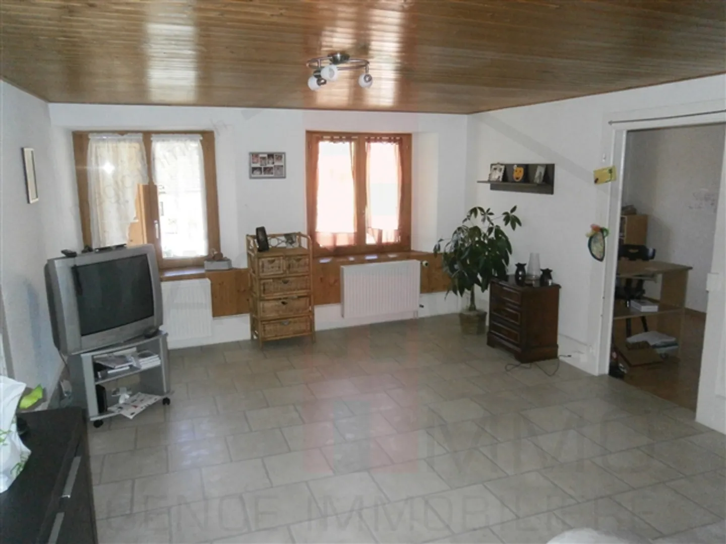 Building in the center of the village of Fontenais - Photo 2 of 12