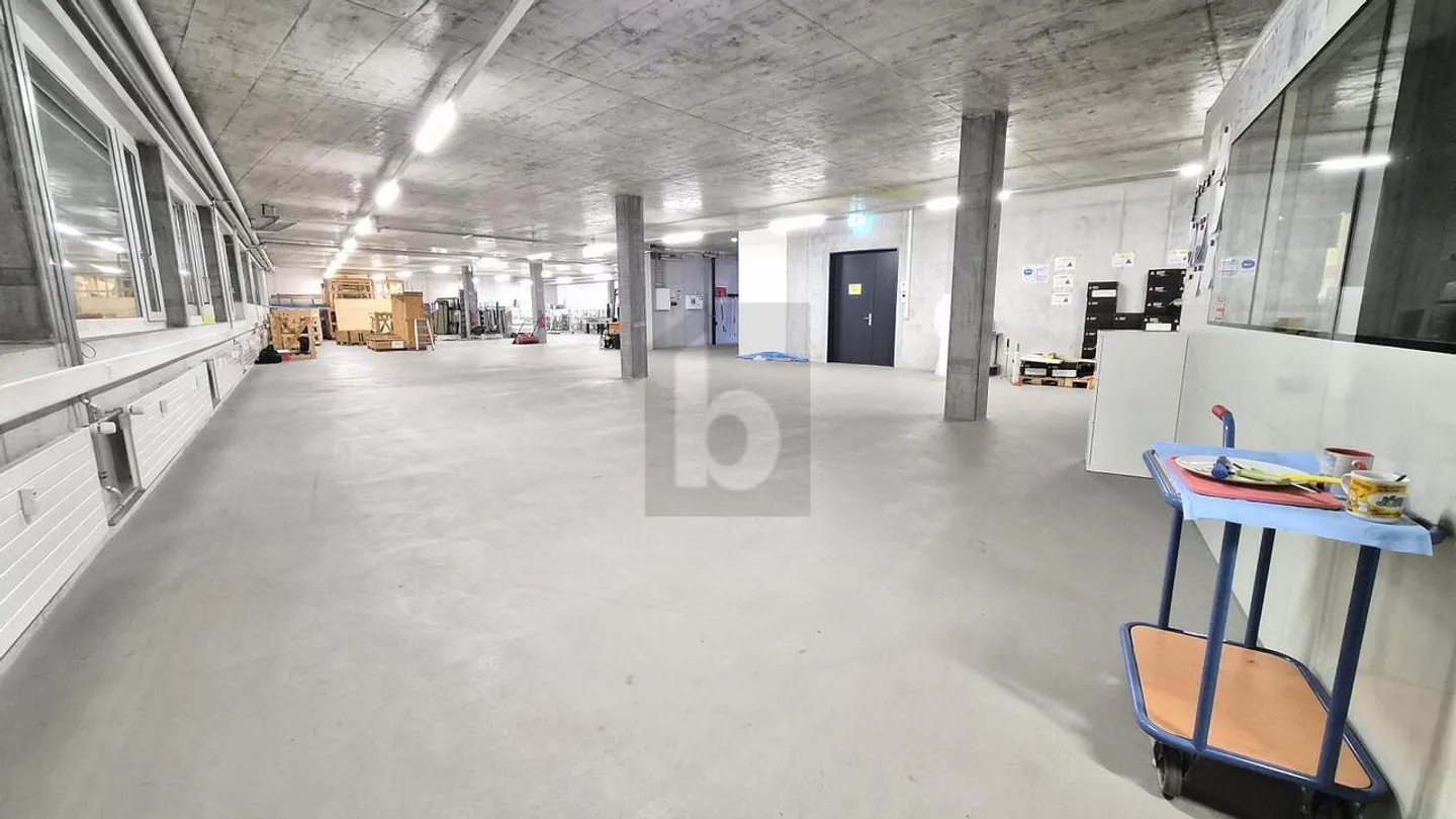 Espace Commercial Spacieux - Photo 1 sur 6