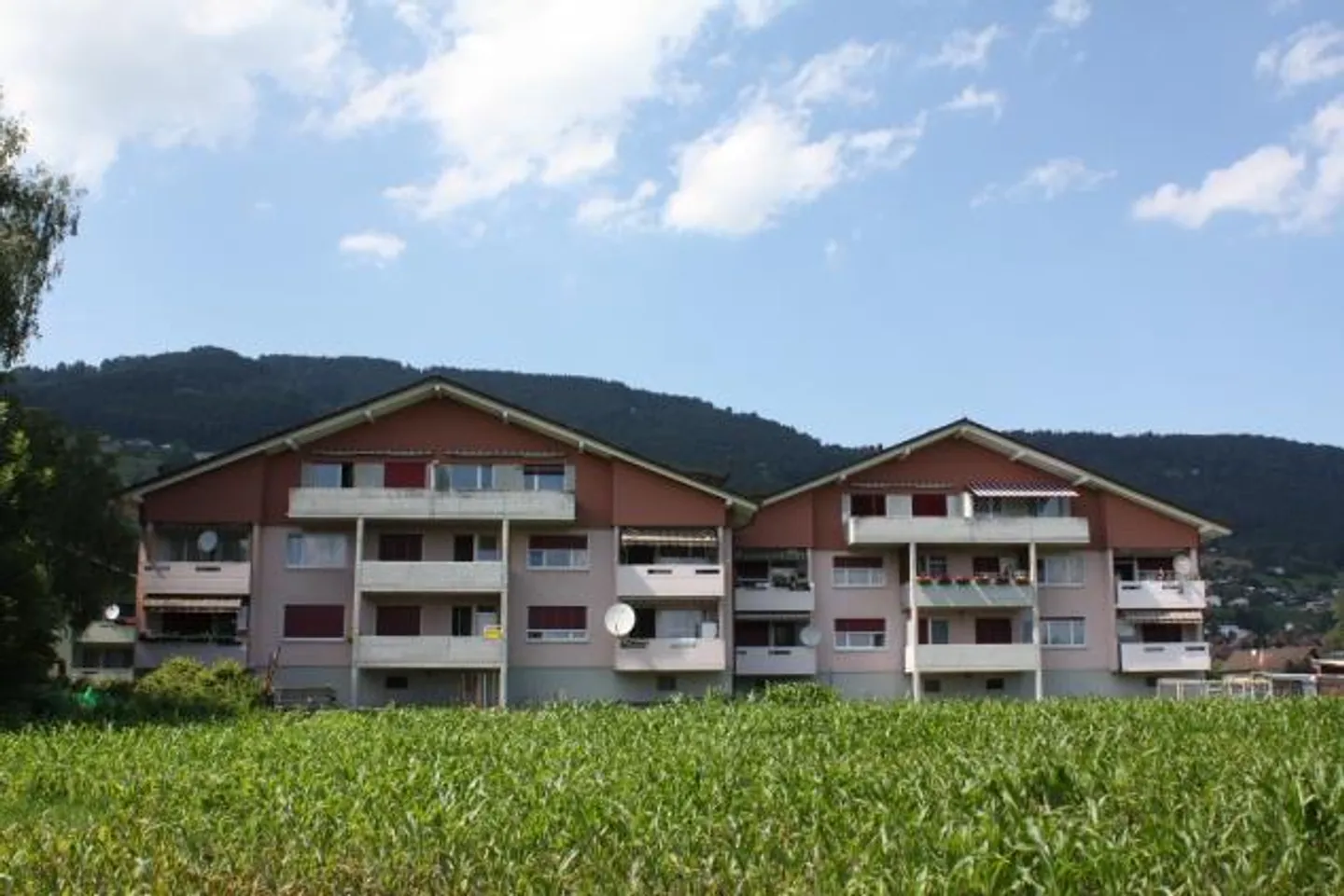 Charmante Dachgeschosswohnung mit unverbaubarer Aussicht - Foto 2 von 10