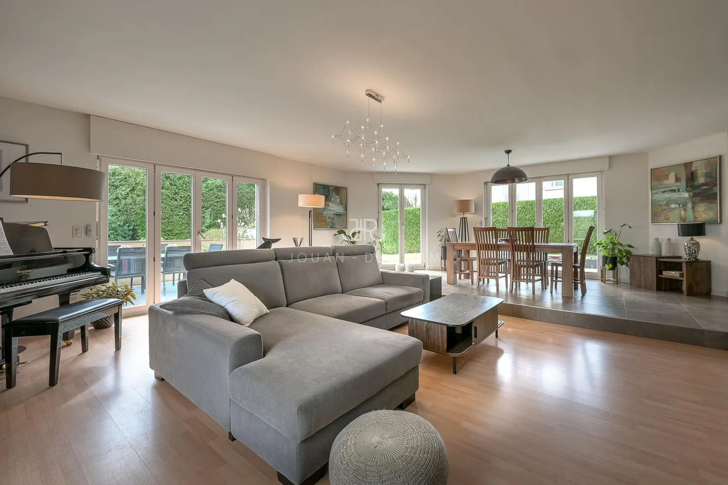 Villa bifamiliare in zona tranquilla a Terre Sainte - Foto 4 di 15