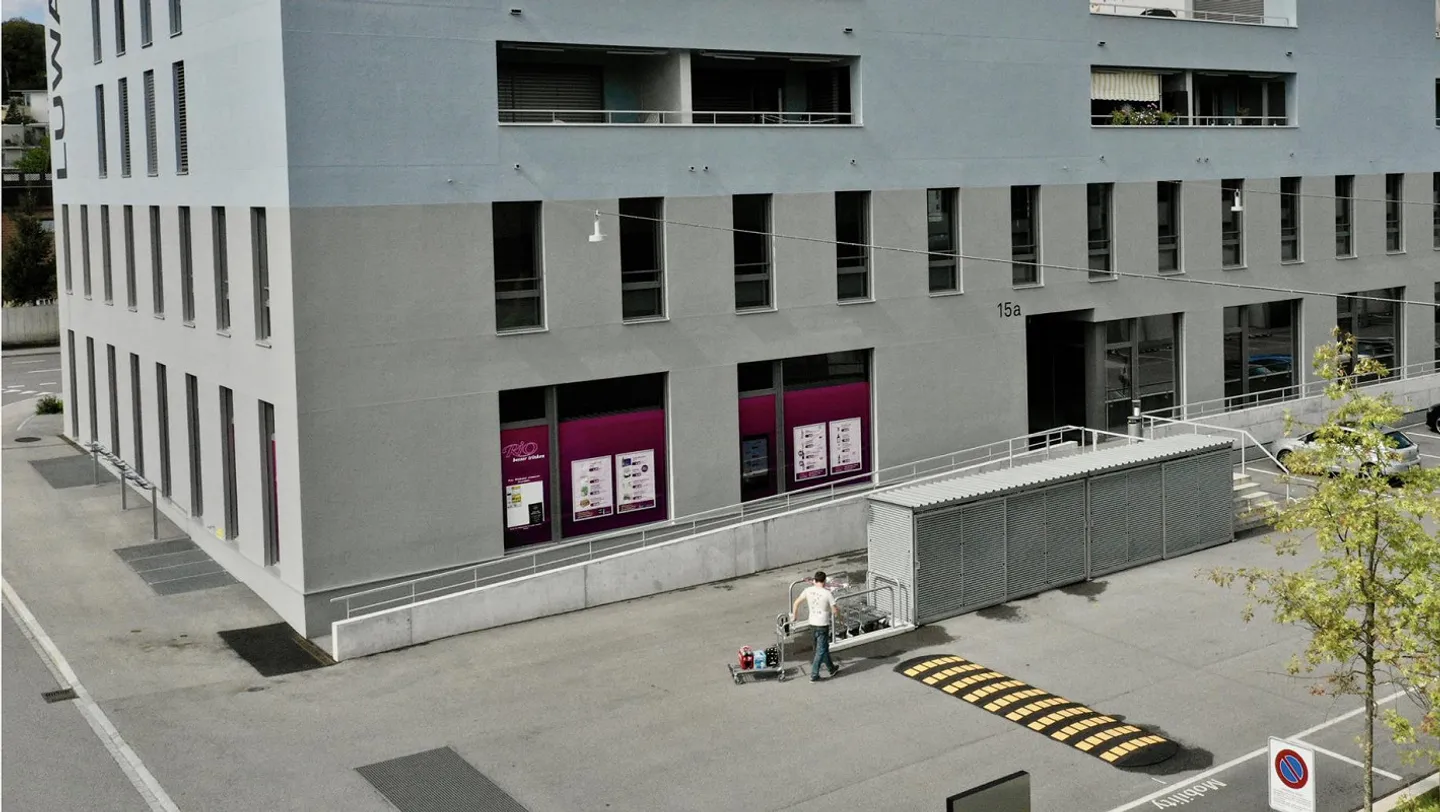 Spazio commerciale cerca nuovo inquilino - Foto 1 di 4