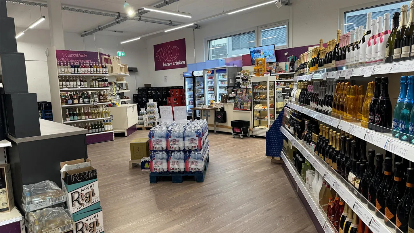 Spazio commerciale cerca nuovo inquilino - Foto 3 di 4