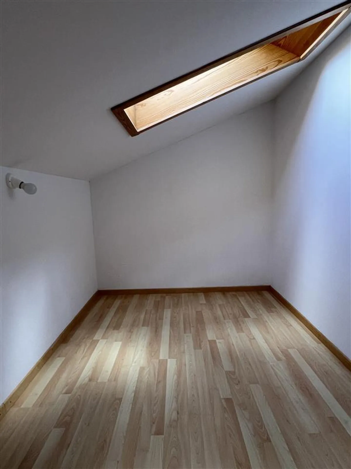 Charmante Dachgeschosswohnung mit unverbaubarer Aussicht - Foto 10 von 10