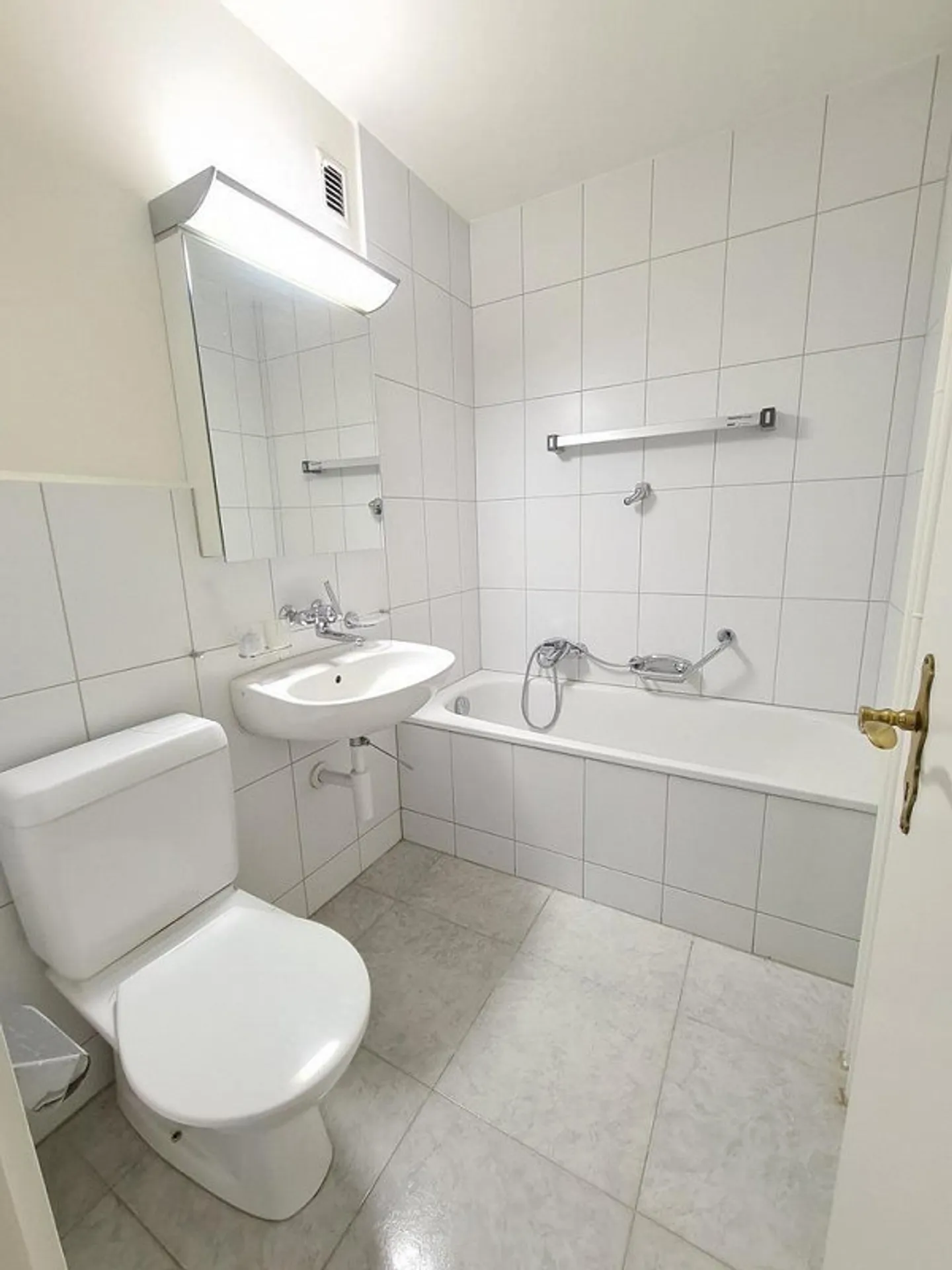 Tolle lichtdurchflutete 3.5 Zimmerwohnung nähe Musical Theater - Foto 2 von 10