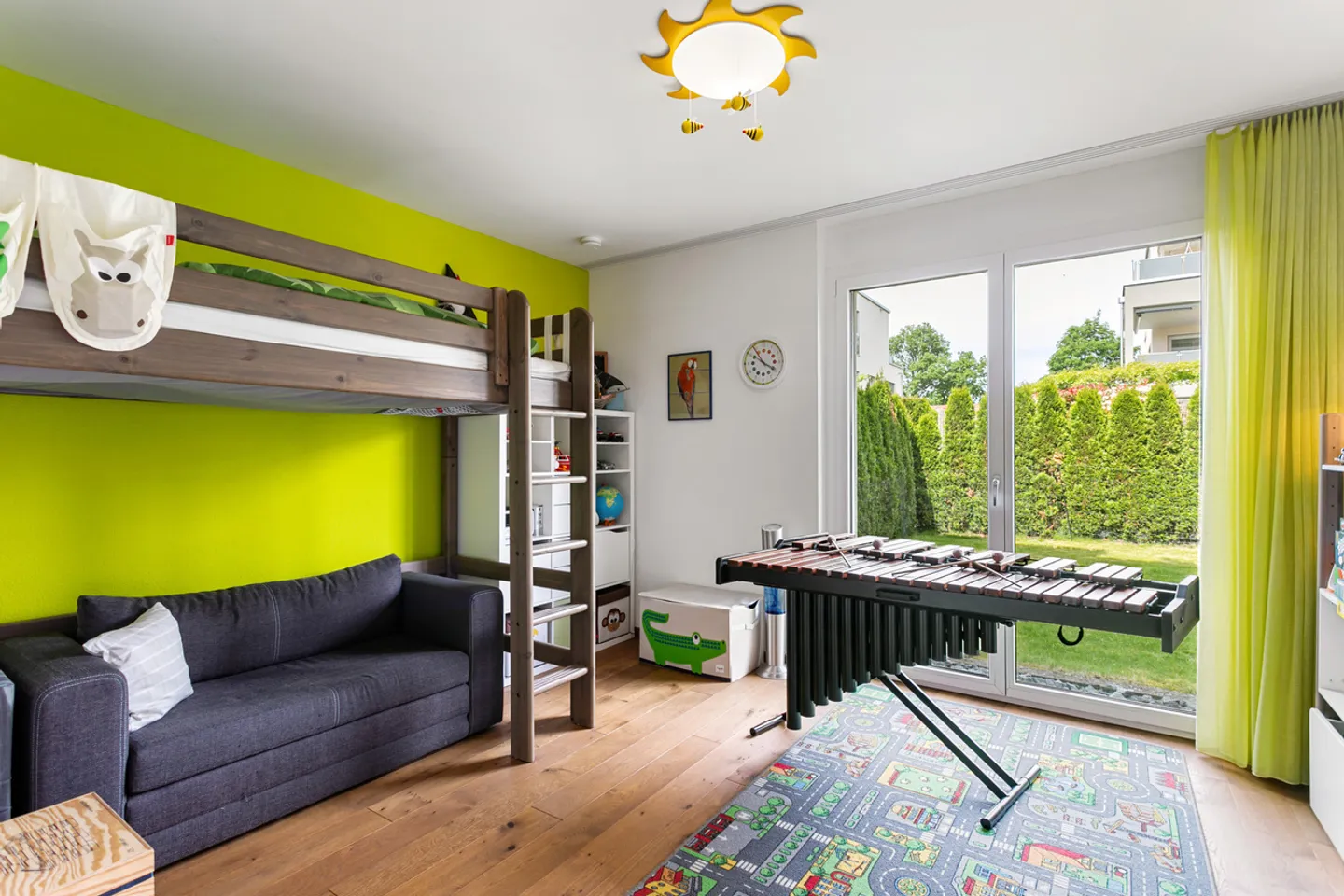 Modern and stylish with plenty of space - Photo 5 of 6