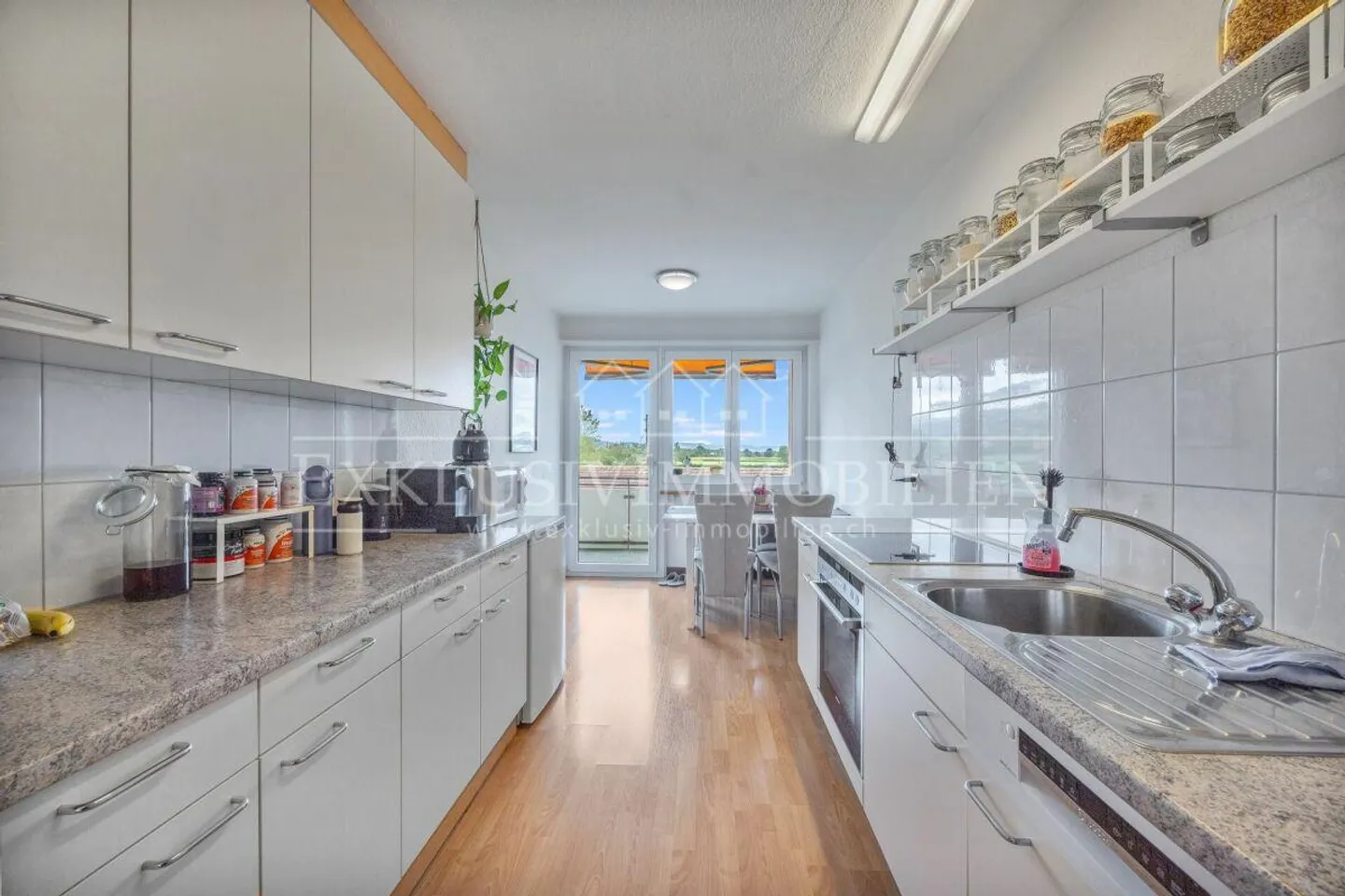 Appartamento ben curato con vista e balcone soleggiato - Foto 2 di 6