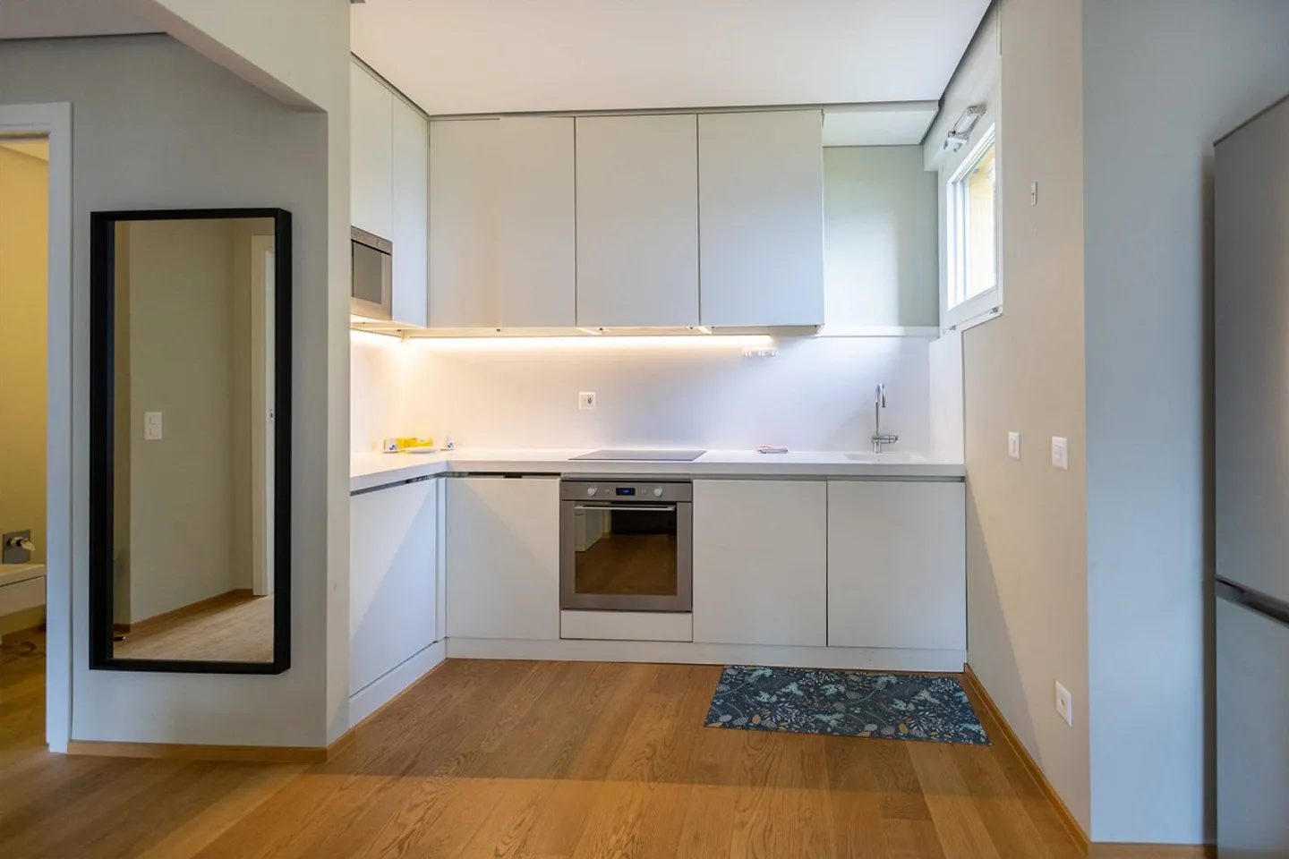 Beautiful 2.5-Room Lake View Apartment with Garden in Bissone - Photo 4 of 9