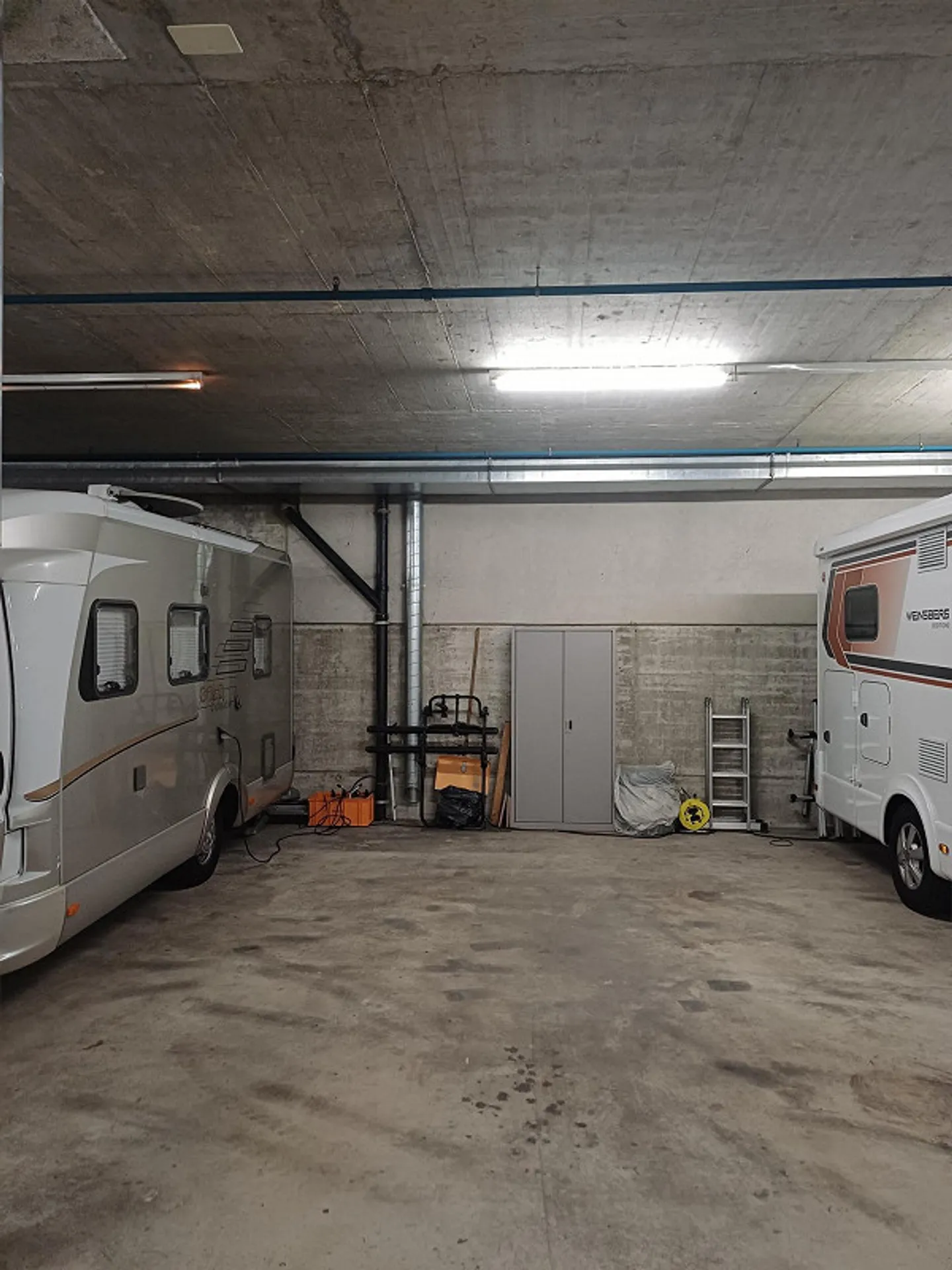 Parking space for motorhome - Photo 2 of 2