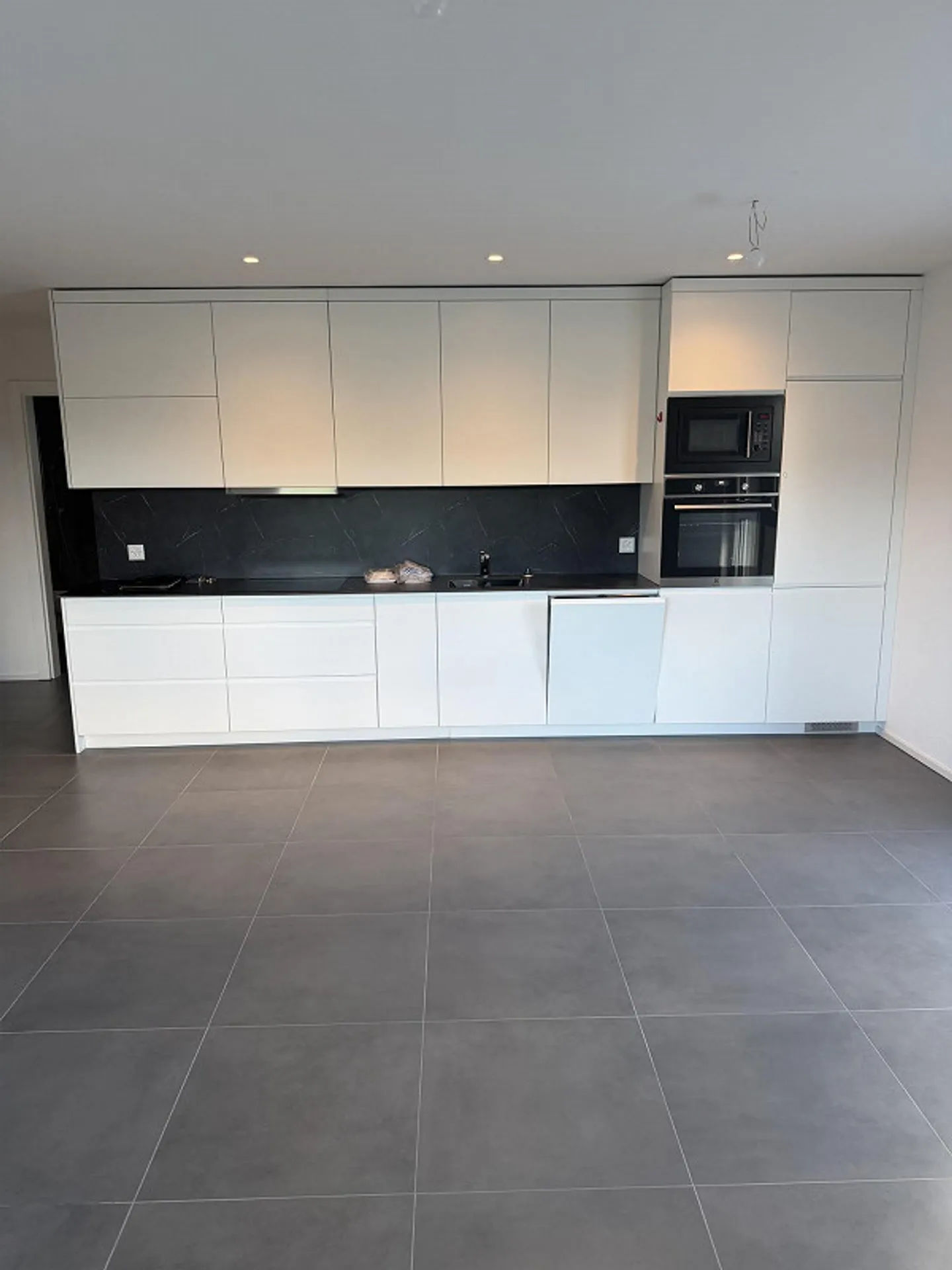 Grosse, moderne 2.5-Zimmerwohnung ab sofort zu vermieten - Foto 3 von 9