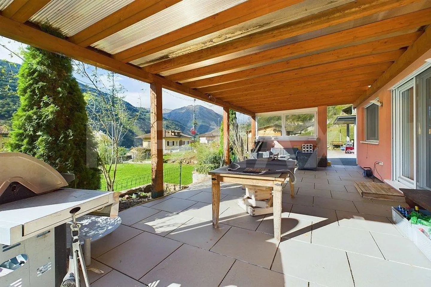 Maison individuelle détachée avec jardin et vue dégagée - Photo 3 sur 13