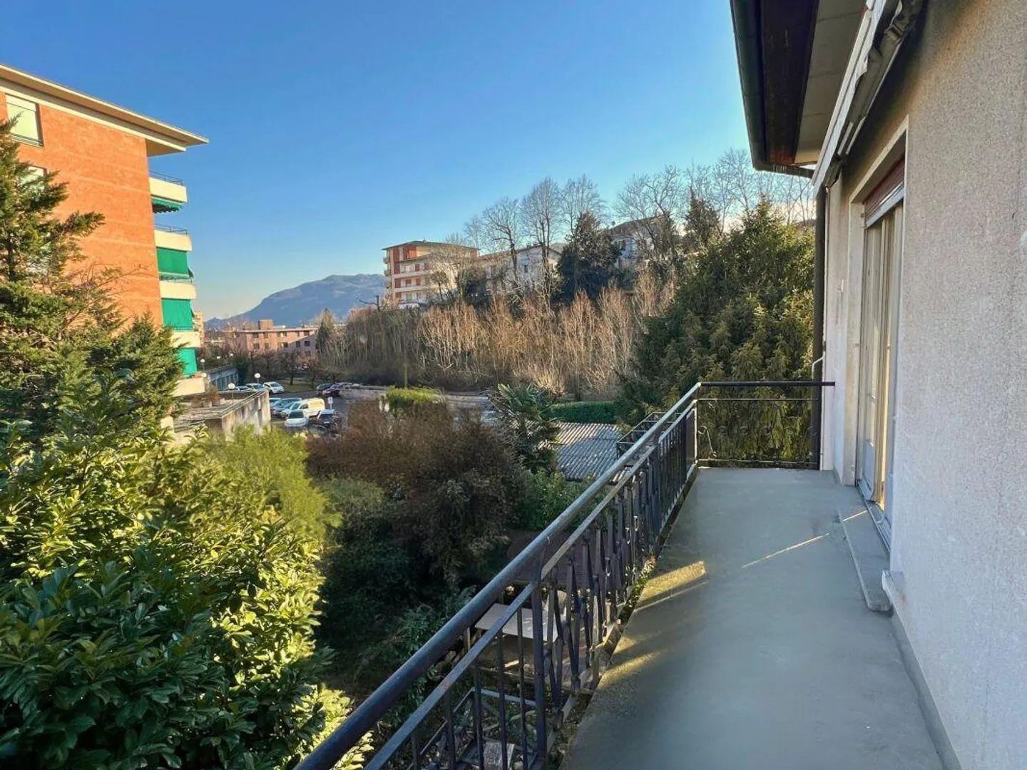 Affittasi appartamento 3.5 locali con balcone e ampio giardino a Ba... - Foto 4 di 13