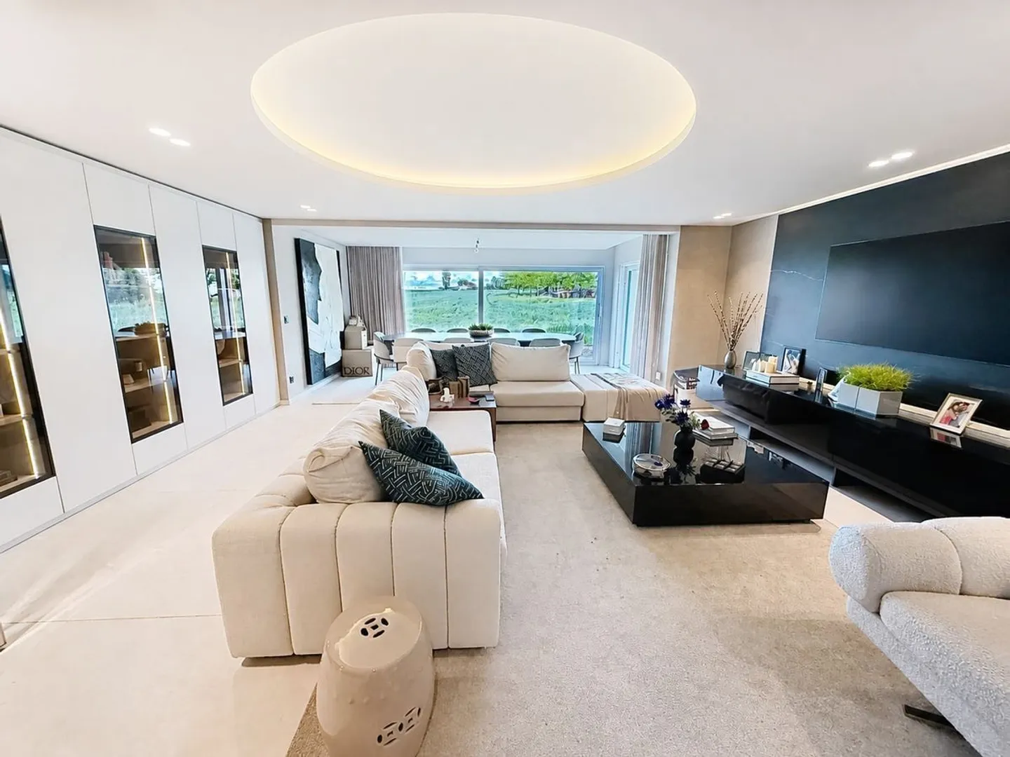 Elegance, spacious rooms and breathtaking view - Photo 1 of 6