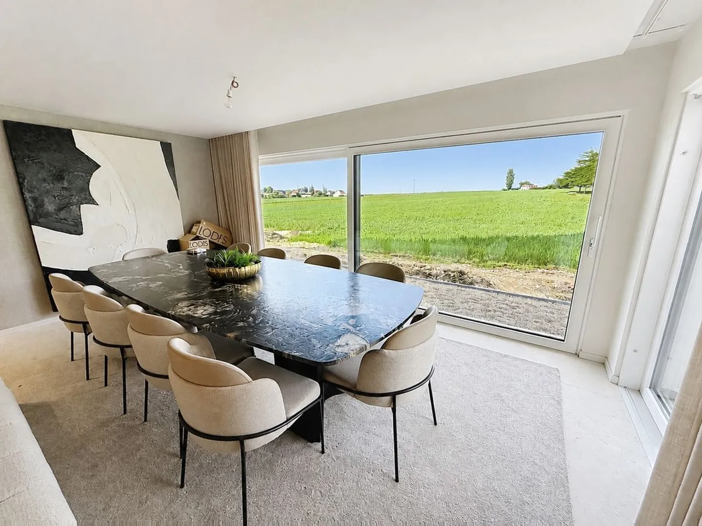 Elegance, spacious rooms and breathtaking view - Photo 2 of 6