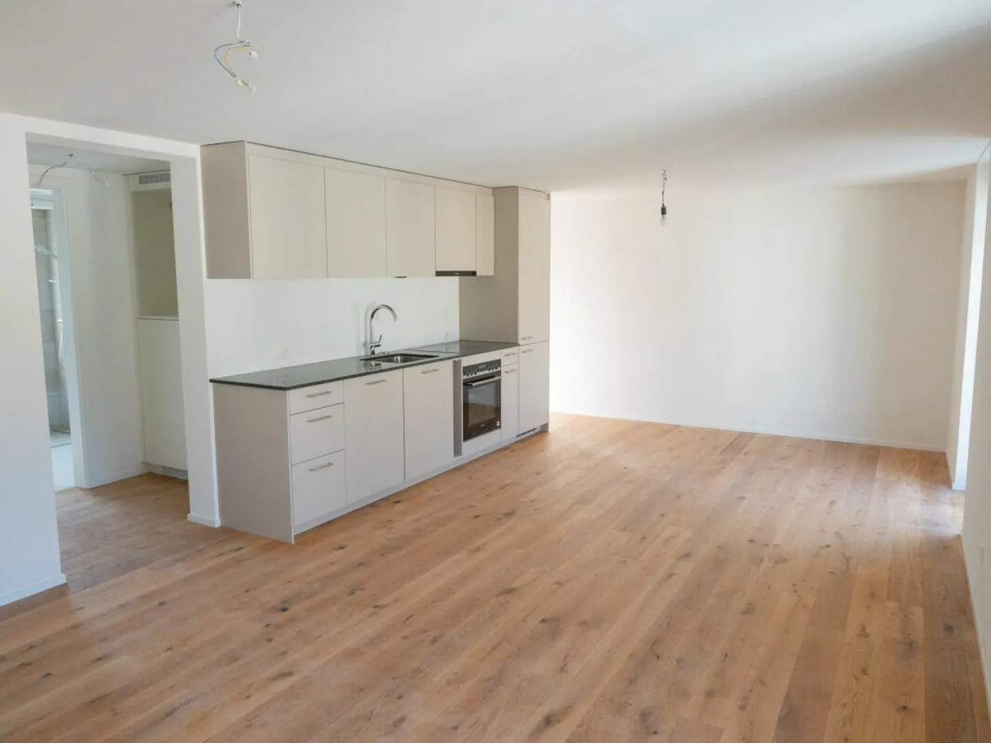 Old building charm meets modernity - Your new home on Dürrenmattstr... - Photo 5 of 10