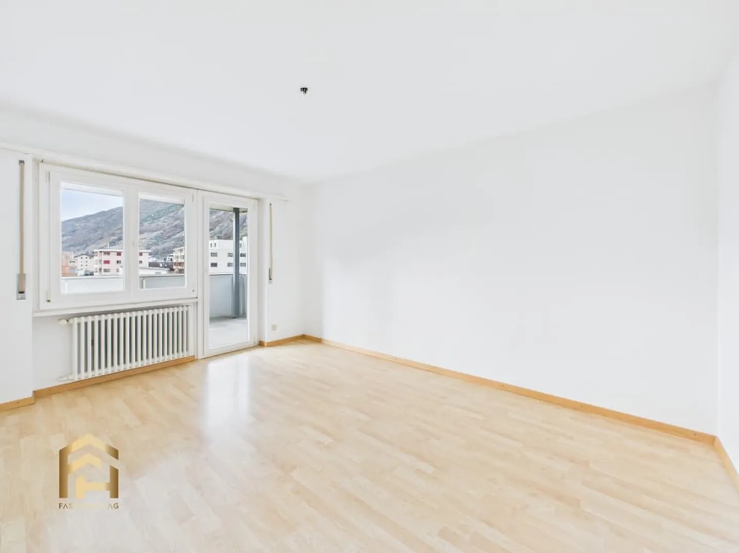 Vivre au-dessus de la vallée du Rhône appartement 4.5 pièces élégant avec panorama sur les montagnes - Photo 4 sur 13