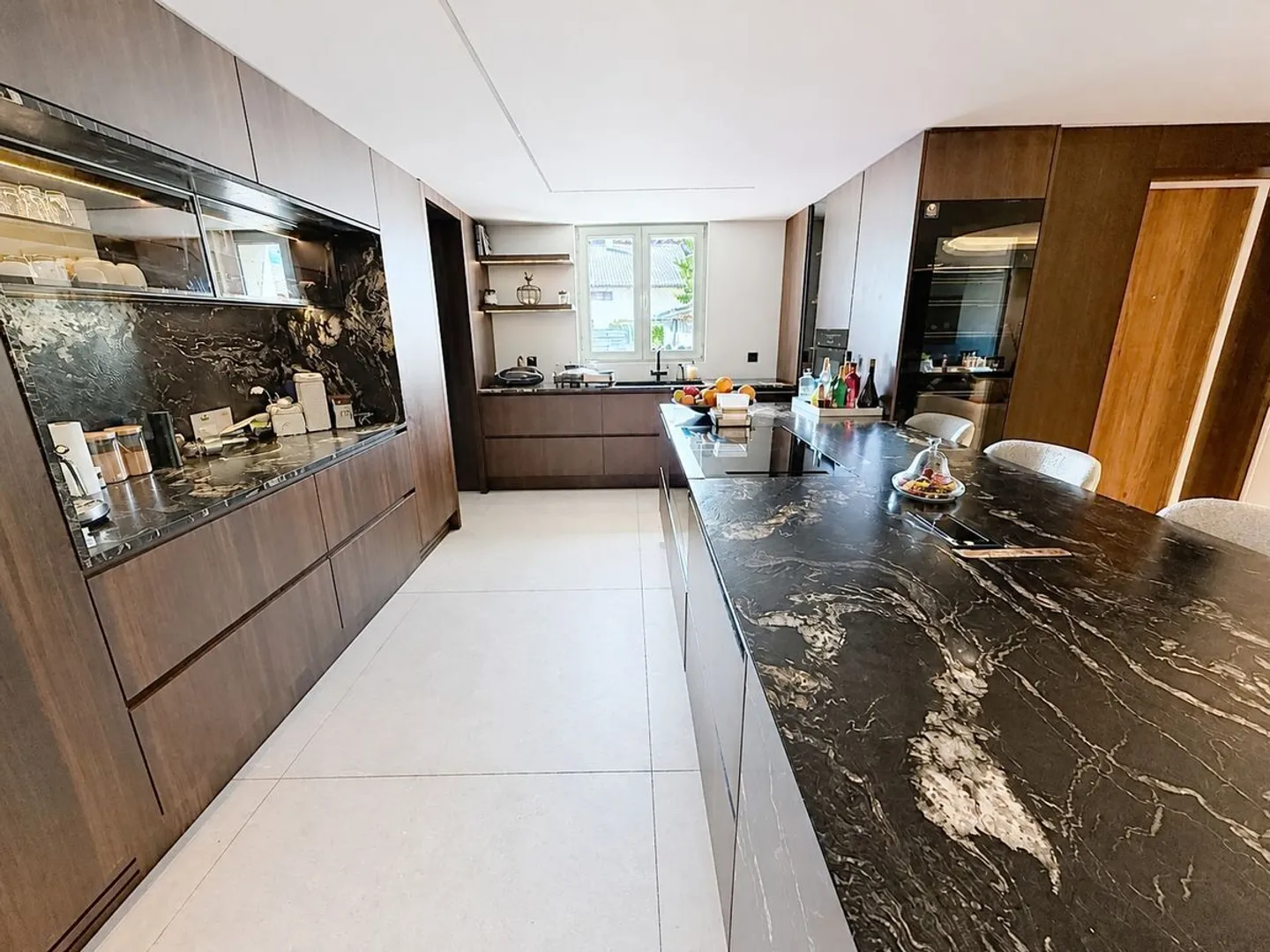 Elegance, spacious rooms and breathtaking view - Photo 4 of 6