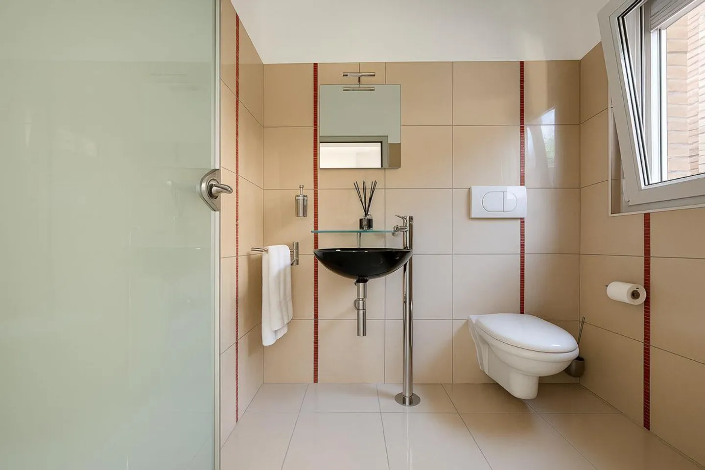 STABIO | VILLA IN PERFEKTER ZUSTAND MIT PRIVATGARTEN - Foto 5 von 17