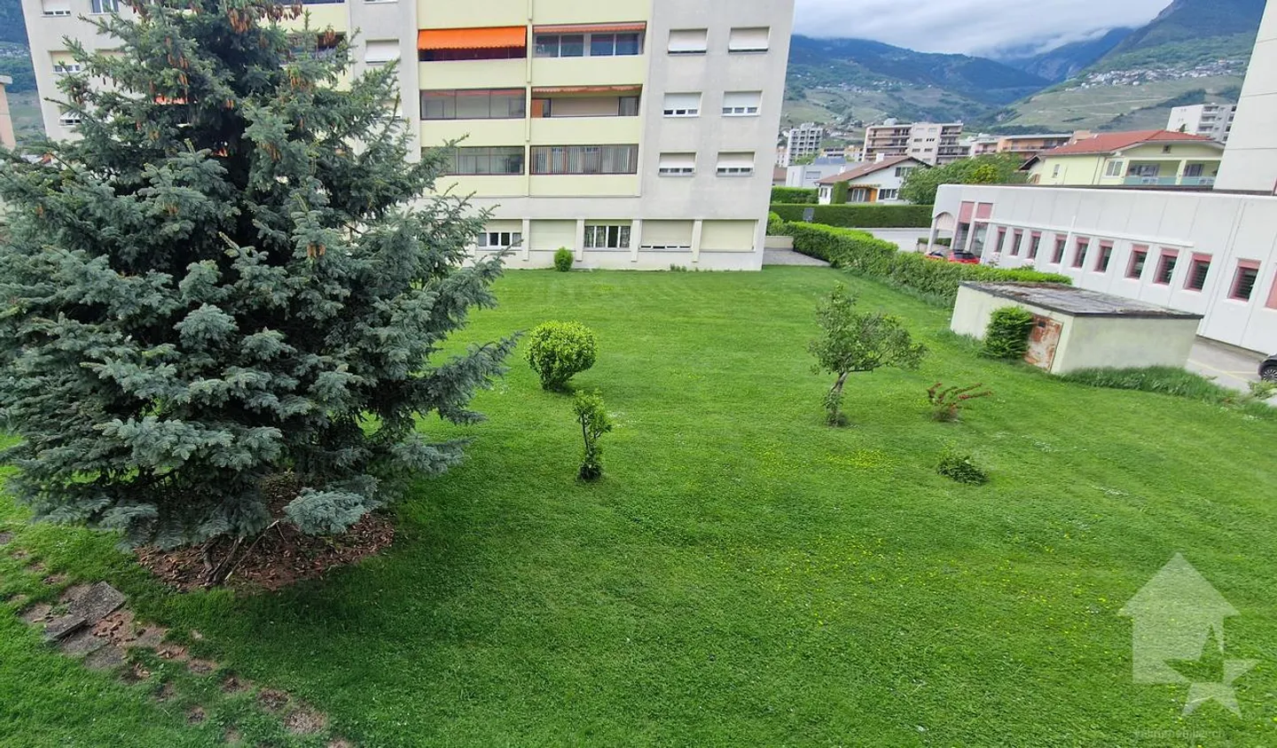 Ampio appartamento di 4.5 stanze, tranquillo e vicino a tutti i servizi - Foto 2 di 13