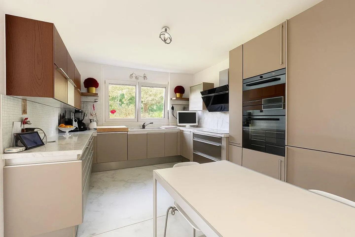 STABIO | VILLA IN PERFEKTER ZUSTAND MIT PRIVATGARTEN - Foto 8 von 17