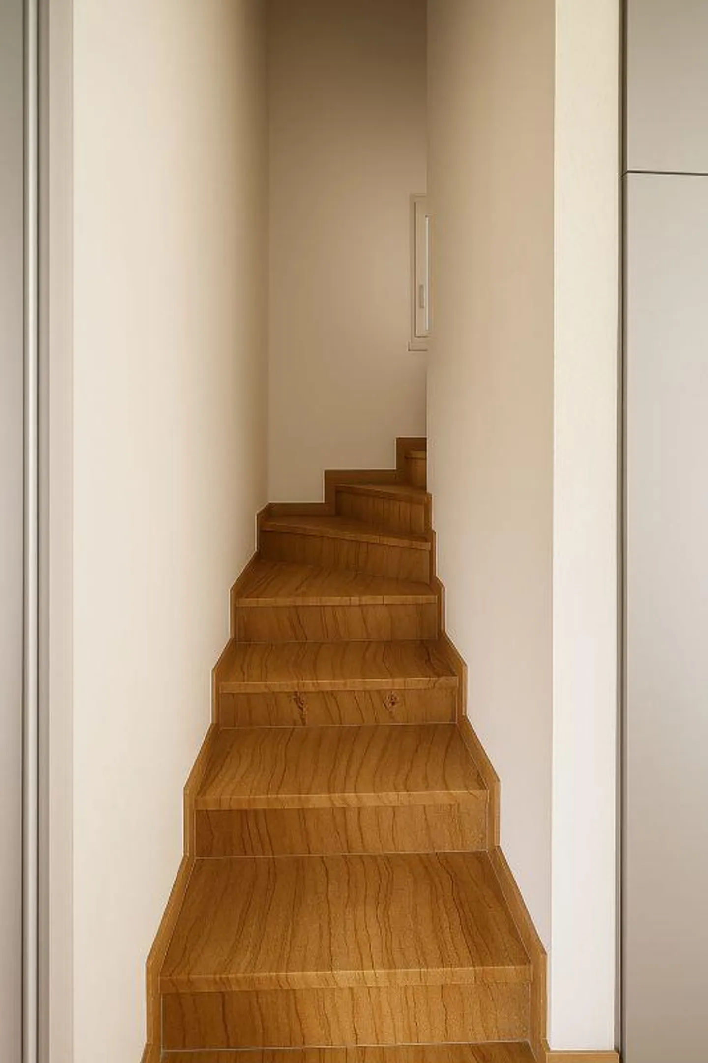 STABIO | VILLA IN PERFEKTER ZUSTAND MIT PRIVATGARTEN - Foto 9 von 17