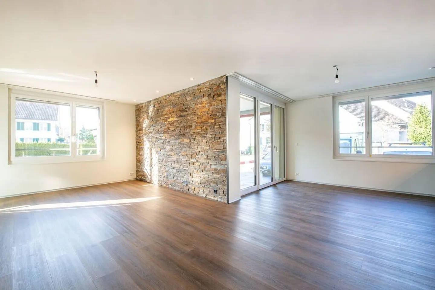 Appartamento duplex moderno nel cuore di Nänikon - Foto 2 di 13