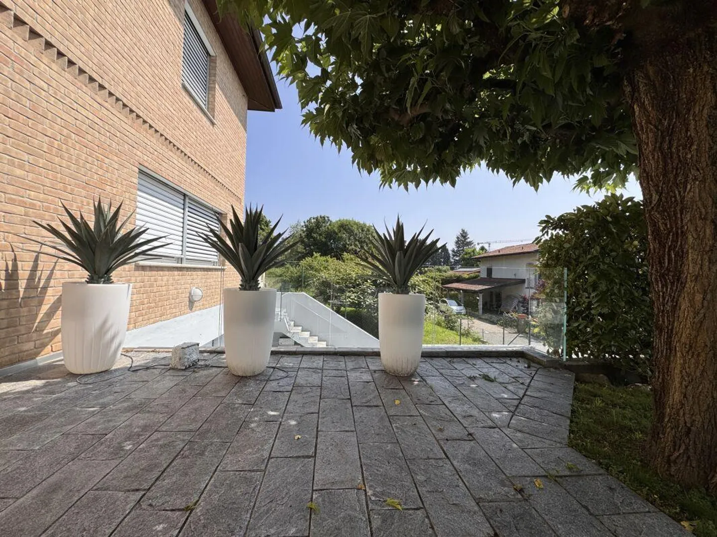 STABIO | VILLA IN PERFEKTER ZUSTAND MIT PRIVATGARTEN - Foto 2 von 17