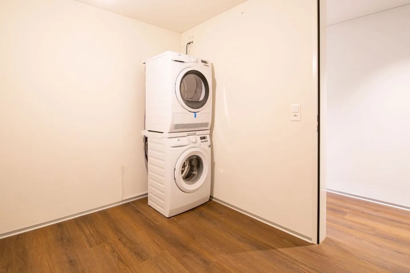 Appartamento duplex moderno nel cuore di Nänikon - Foto 10 di 13