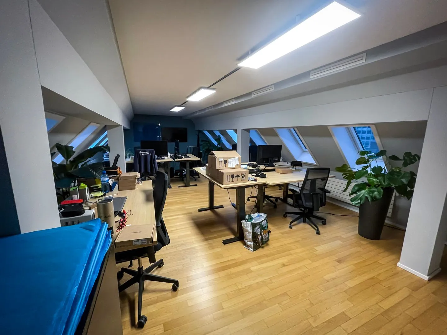 Modernes Büro mit Dachterrasse - Foto 1 von 17