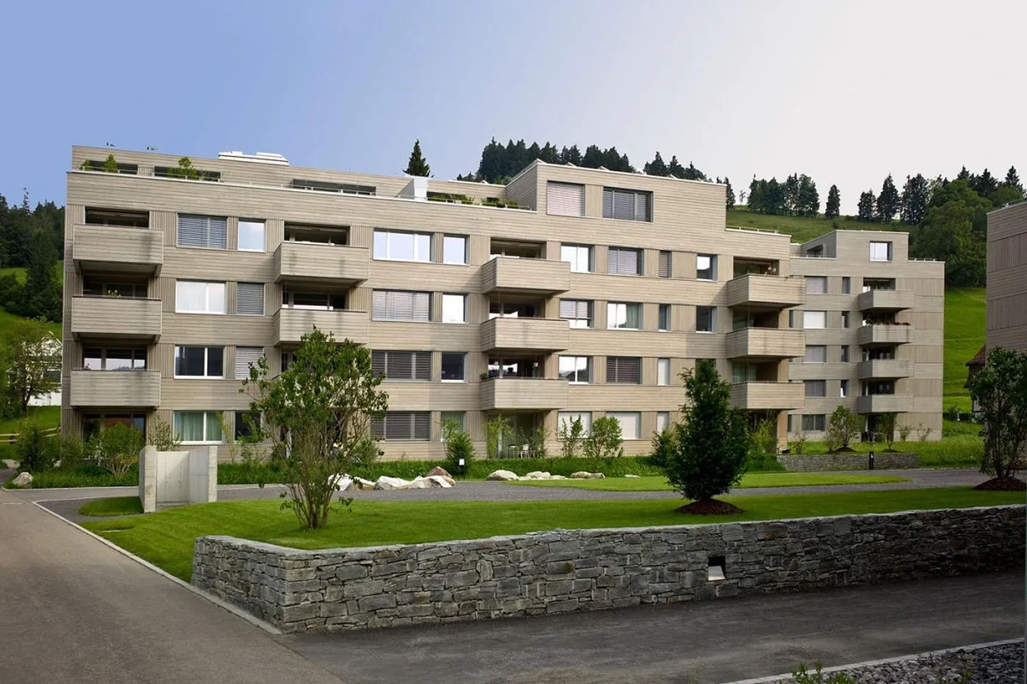 Comfortable 3.5-room apartment in the solar settlement Hintere Luegeten - Photo 1 of 6