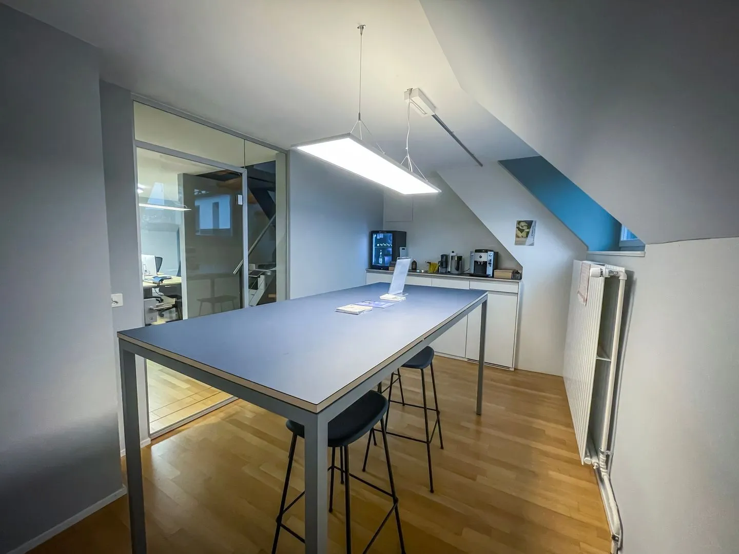 Modernes Büro mit Dachterrasse - Foto 3 von 17