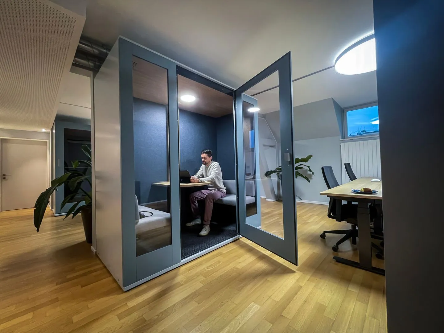 Modernes Büro mit Dachterrasse - Foto 4 von 17