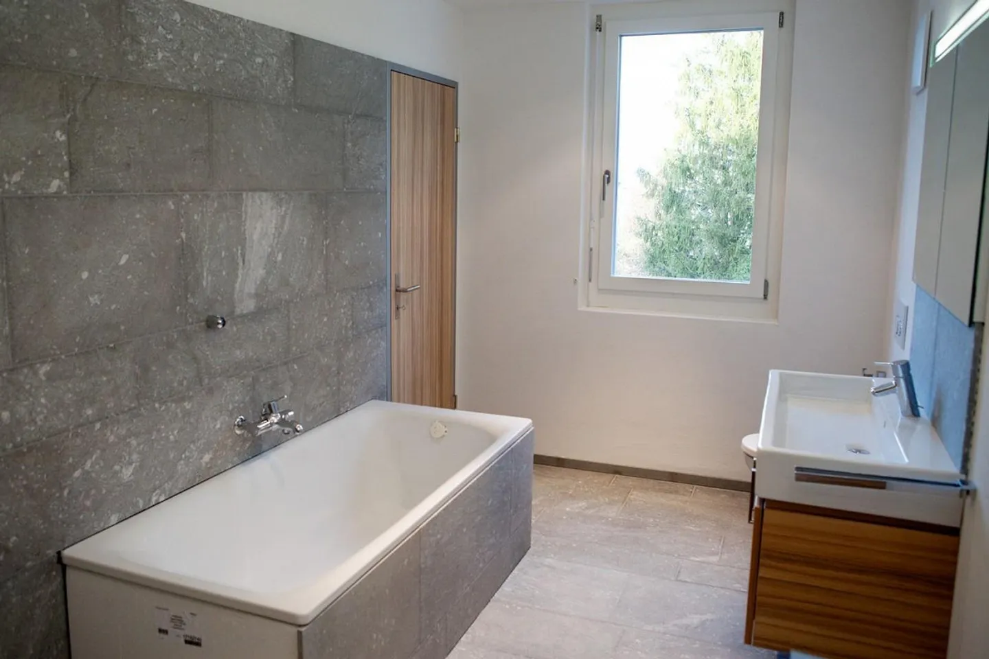 Comfortable 3.5-room apartment in the solar settlement Hintere Luegeten - Photo 5 of 6