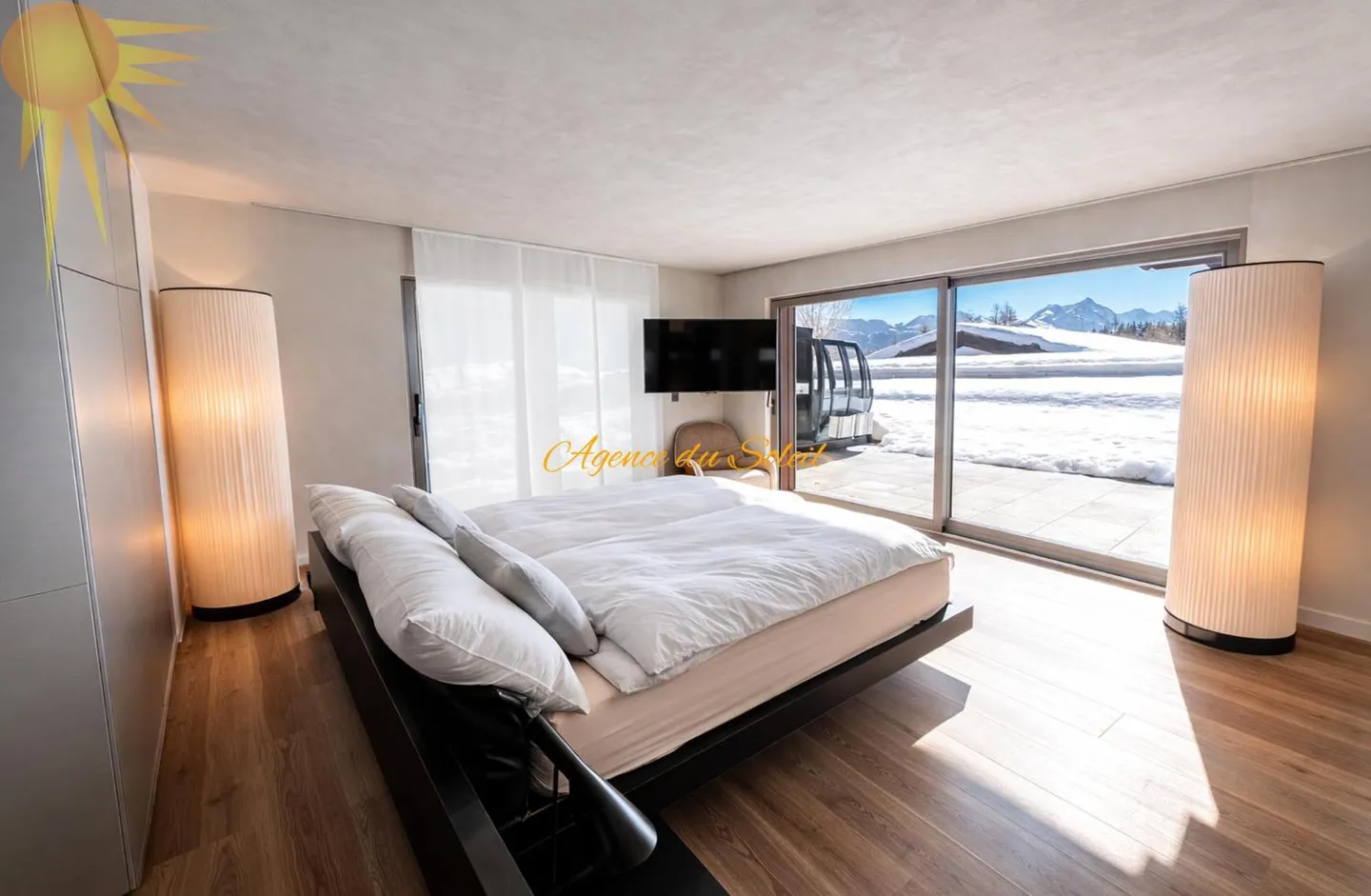 Luxurious 5.5-room apartment in the heart of the resort and directly bordering the golf course! - Photo 7 of 11