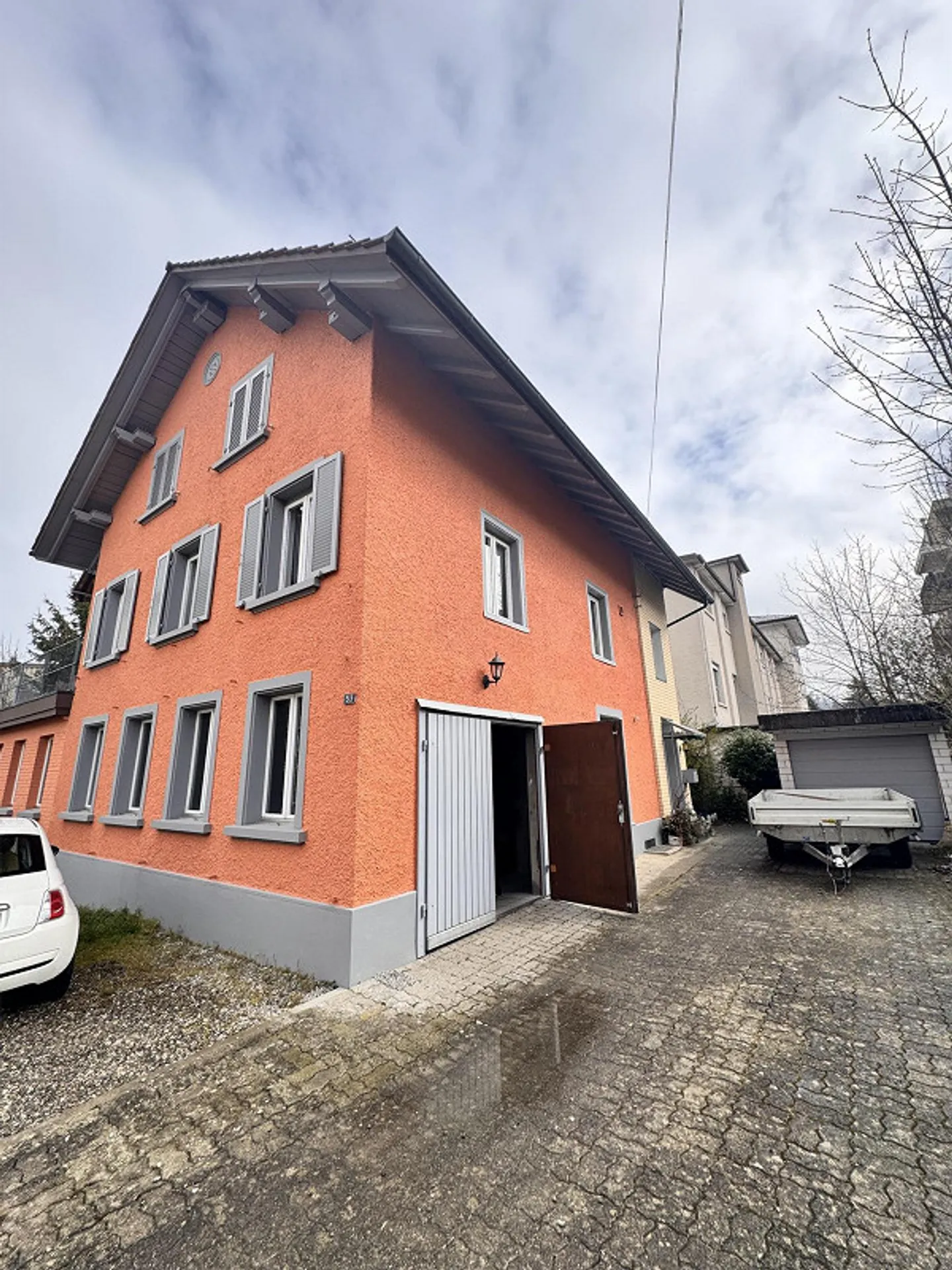 Atelier polyvalent avec toilettes et 4 places de parking dans un emplacement central - Photo 4 sur 4