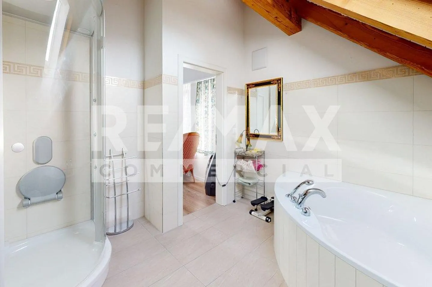 Commercial building on the ground floor, for loft office, practice, studio, showroom, H 3.5 m, 383 m² & 3.5 room attic apartment - Photo 7 of 13