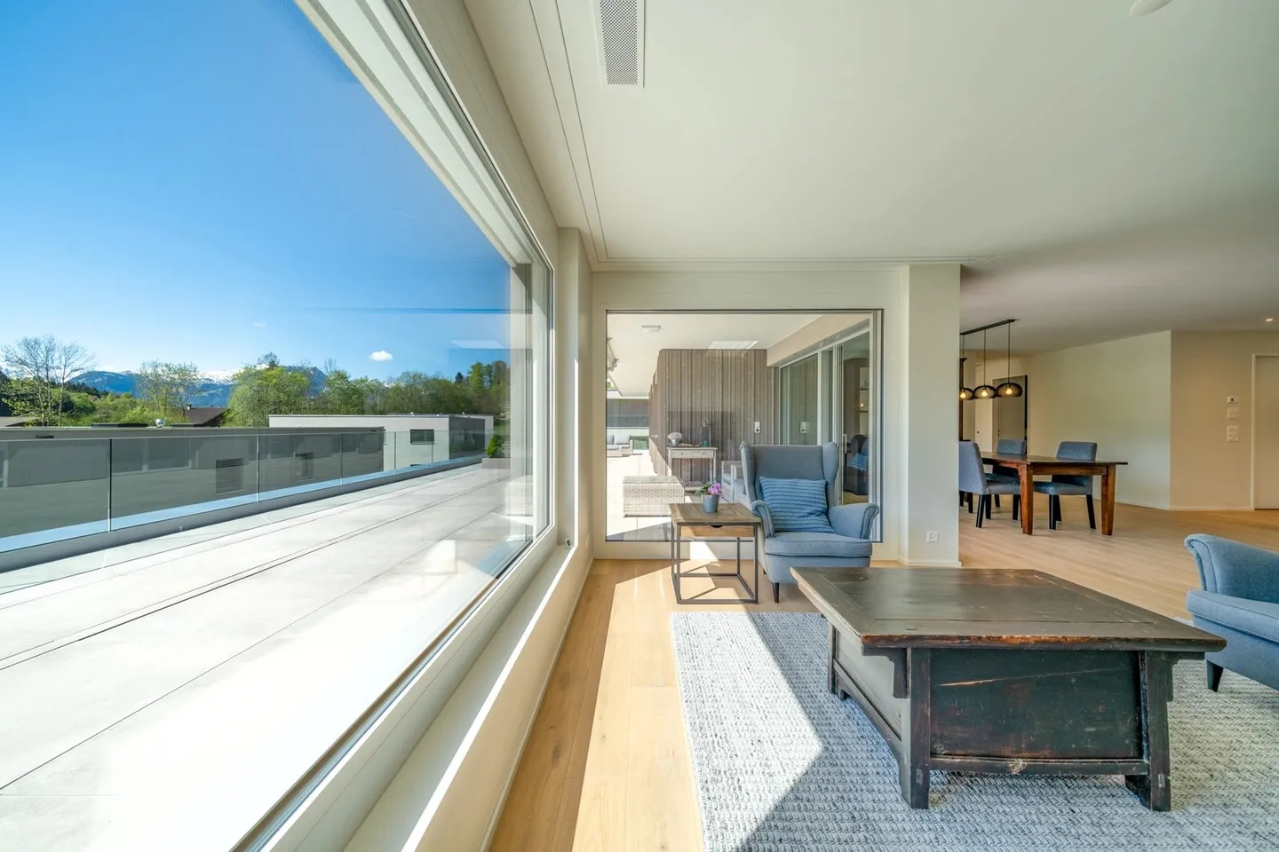 Luxury Apartment with Alpine Views - Photo 5 of 7