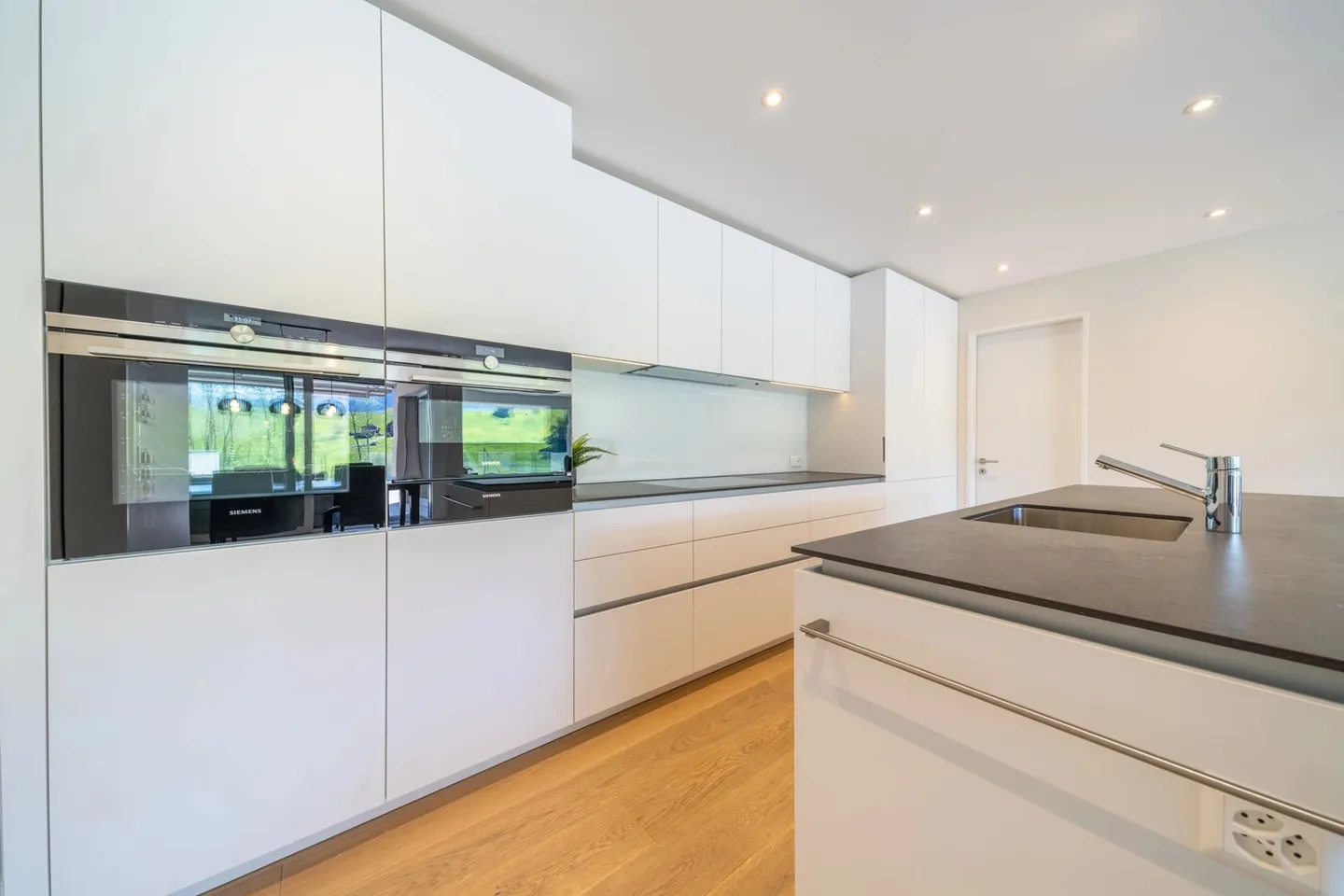 Luxury Apartment with Alpine Views - Photo 6 of 7