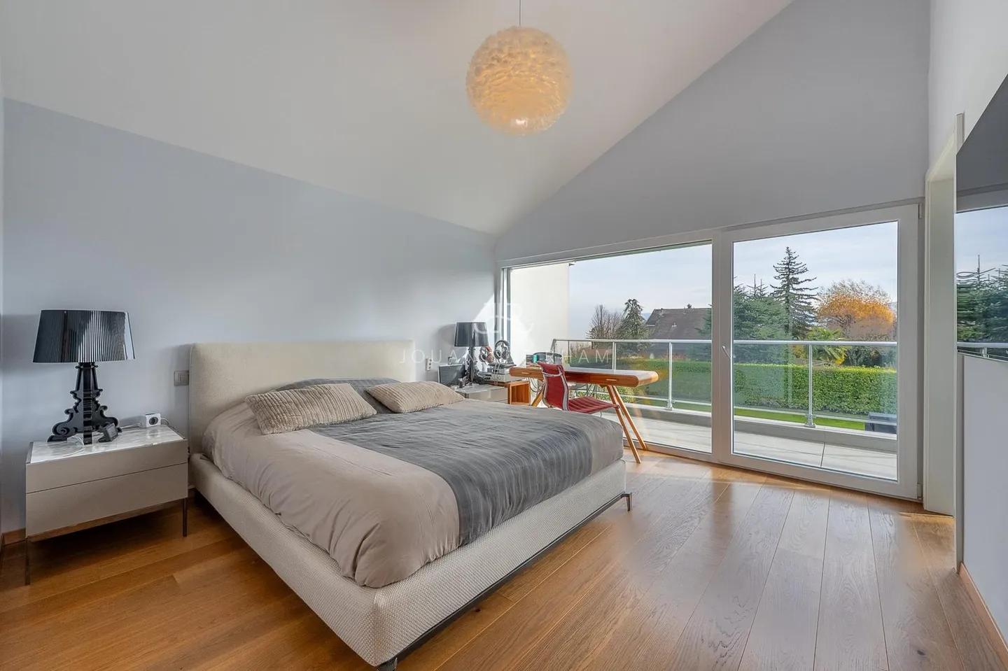 Modern Villa with Pool in Terre Sainte - Photo 5 of 9