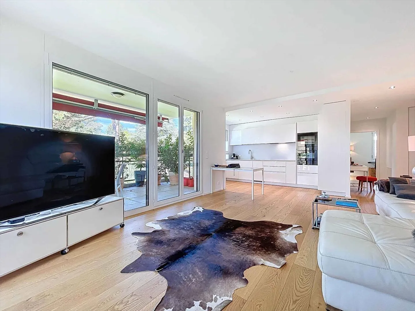 Hochwertige 4,5-Zimmer-Wohnung in einer sicheren und grünen Umgebung - Foto 3 von 11