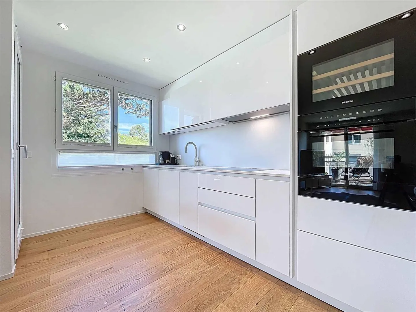 Hochwertige 4,5-Zimmer-Wohnung in einer sicheren und grünen Umgebung - Foto 4 von 11