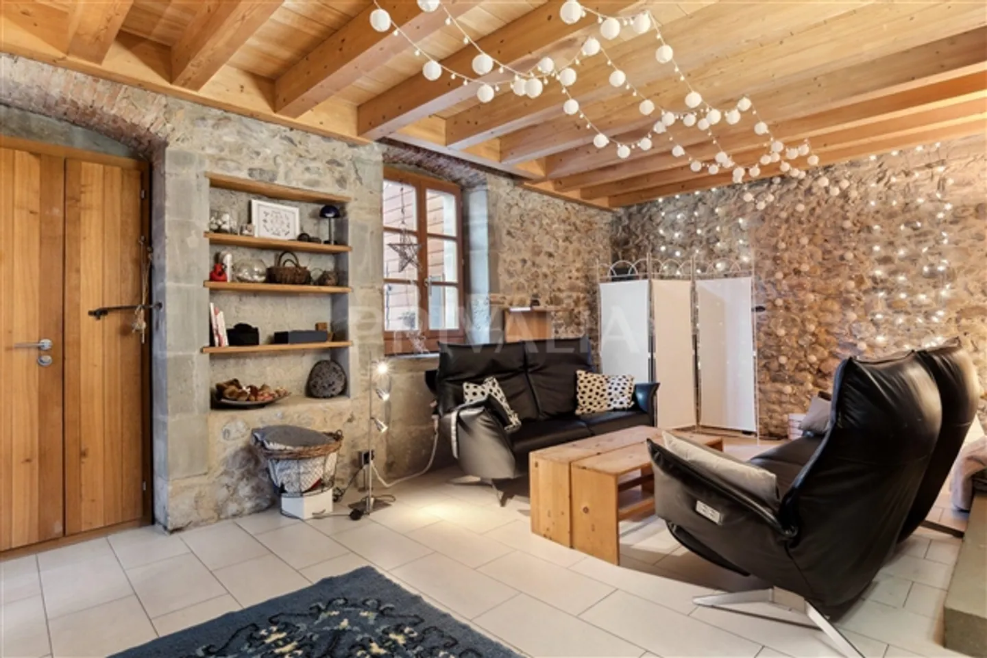 Rare Stunning Renovated Farmhouse in Sézegnin - Photo 5 of 8