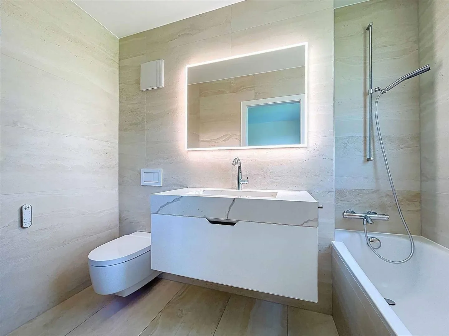 Hochwertige 4,5-Zimmer-Wohnung in einer sicheren und grünen Umgebung - Foto 5 von 11