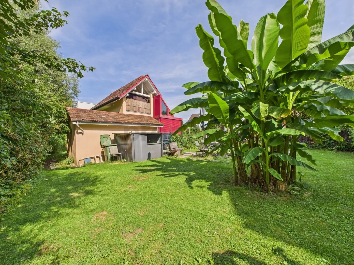 Spacious 8.5-room single-family house with garden and apartment - Photo 4 of 12