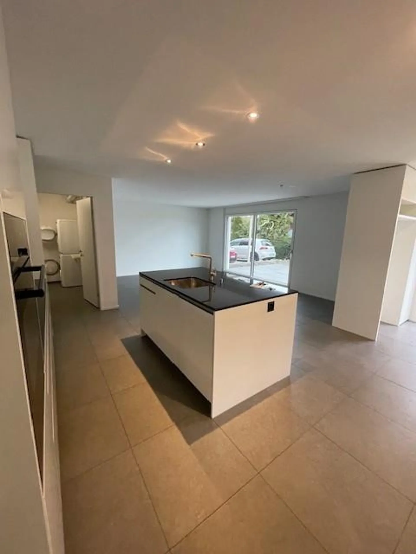 Appartement moderne de 3,5 pièces dans une maison individuelle - Photo 3 sur 8