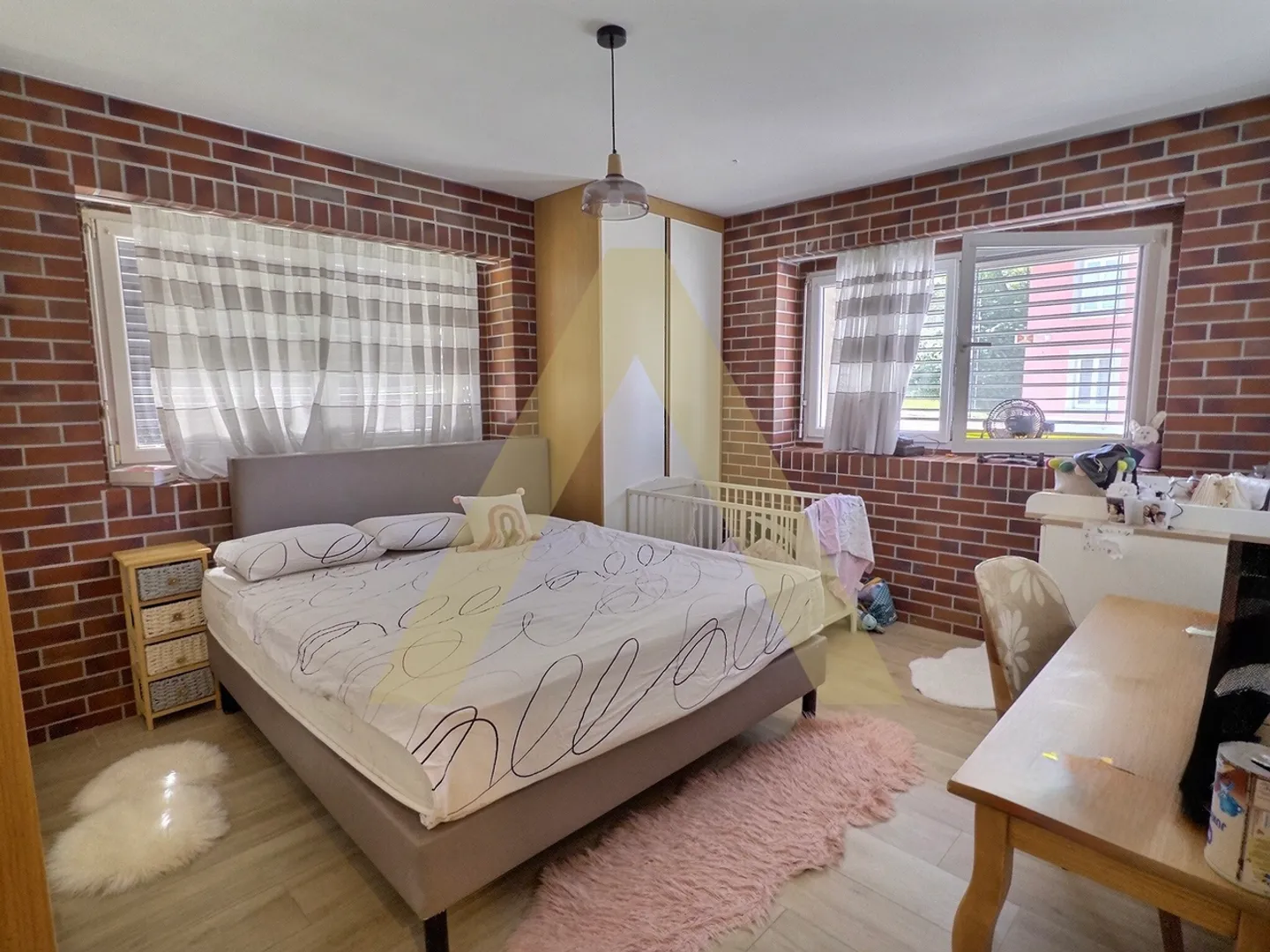 Immeuble locatif avec potentiel - Photo 3 sur 16