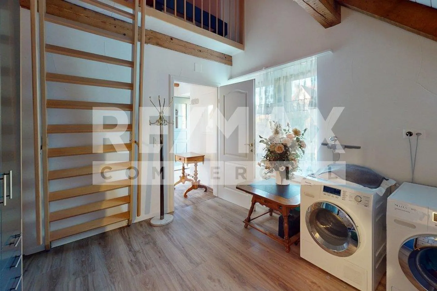 Commercial building on the ground floor, for loft office, practice, studio, showroom, H 3.5 m, 383 m² & 3.5 room attic apartment - Photo 12 of 13